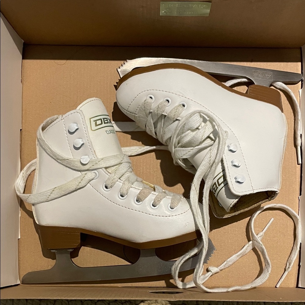EUC DBX White Figure Ice Skates, Kids size 10